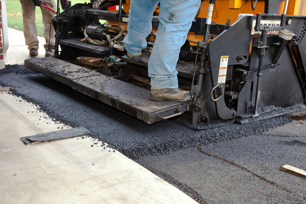 Hiring a Professional Contractor for Driveway Paving: What to Look for 